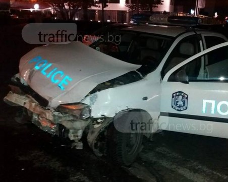 Жена потроши 2 патрулки и рани полицаи в Димитровград