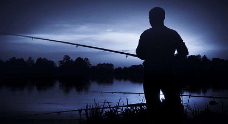 Риболов на тъмно край Пловдив: Глобиха въдичар без улов