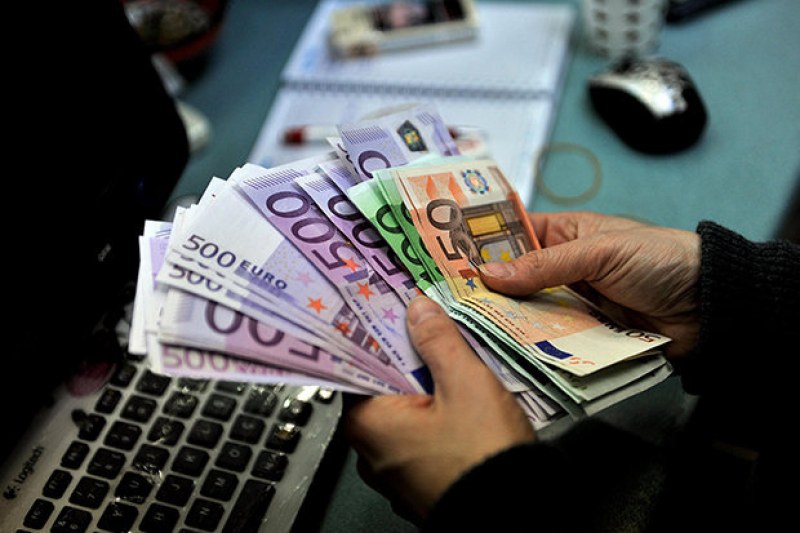 Стартова заплата от 3000 евро месечно - къде в Европа?