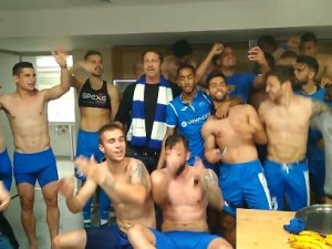 Джерард Бътлър празнува с „Левски” ВИДЕО