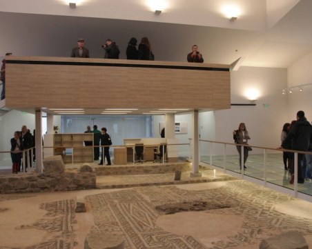 Поезия кънти в Пловдив! Майстори на словото от цял свят се стичат за Орфей