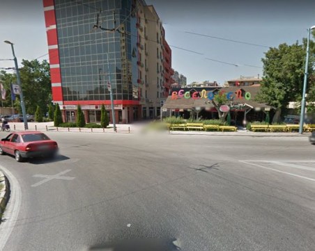 Веселото село става многоетажен паркинг! Изграждат пасарелка над кръговото