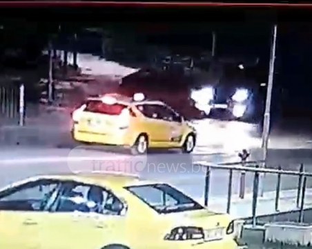ВИДЕО показва как поршето катастрофира в Пловдив, кой е виновен?