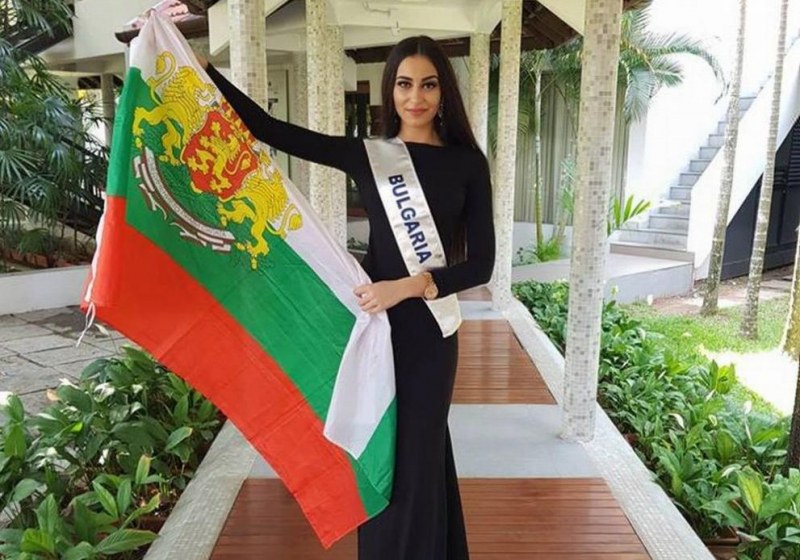 Прекрасна българка представя страната ни на конкурс за красота в Индия