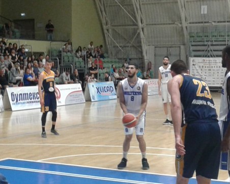 Академик Бултекс 99 на победа от историята след бой над Ямбол