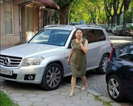 “Образцово“! Така се паркира мерцедес в Пловдив СНИМКА