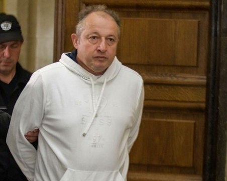 Обвинен за двойно убийство е само под домашен арест, но не е ясно къде