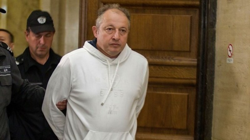 Обвинен за двойно убийство е само под домашен арест, но не е ясно къде