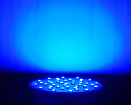 Светлината от смартфони и LED улични лампи увеличавали риска от рак