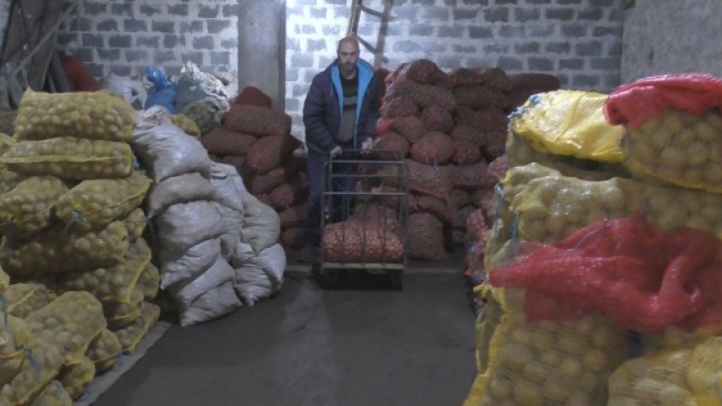 Тонове картофи залежават в Смолянско заради липса на пазар