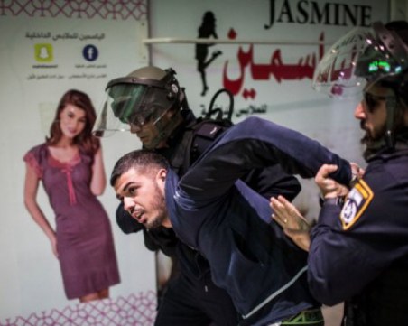 Арестуваха двама българи в Израел, точили дебитни карти