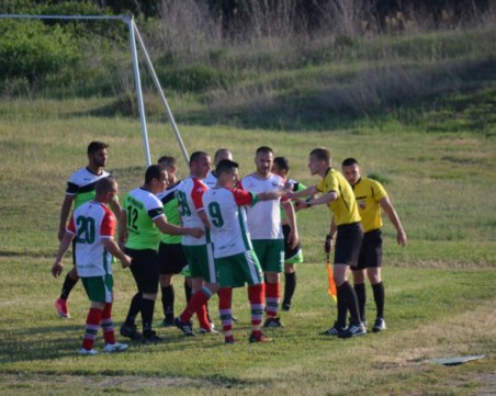 Бой прекрати мач, екшън и на дербито в Хасково ВИДЕО