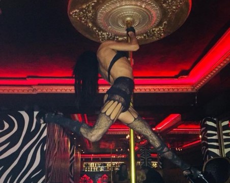 Култов плейбой бар отвори в Пловдив СНИМКИ 18+