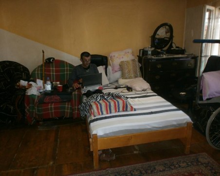 Трагичен инцидент напълно обрърна живота на семейство, на път са да изгубят и къщата си СНИМКИ