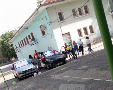 Ученици подложиха класната си на тест! Тя позна верния отговор СНИМКИ