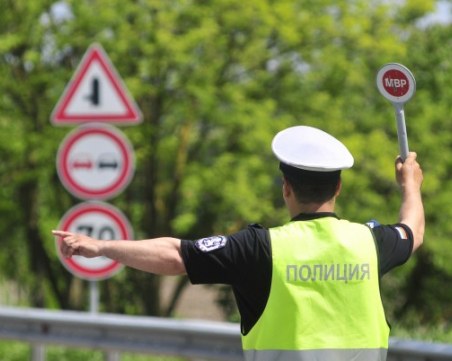 Заради глоба от 10 лева: Взеха книжката на мъж, докато кара възрастни хора към старчески дом