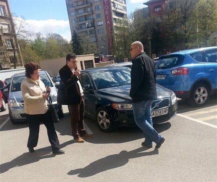Кметът, обвинен за сутеньорство, остава в ареста! Хората в Тъжа: Добро момче е, тича много ВИДЕО