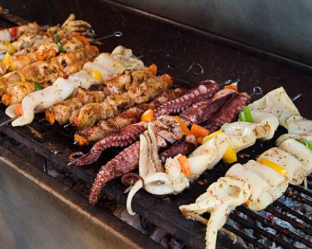 10 храни, които трябва да опитате в Гърция