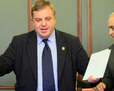 Каракачанов покани Нинова на по бира