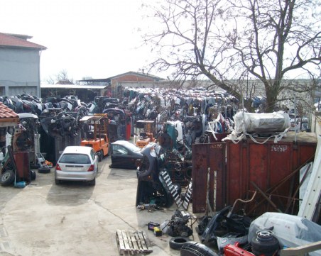 Пипнаха незаконна автоморга в Пловдив! РИОСВ започва проверки