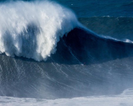 Сърф рекорд! Бразилец влезе в Книгата на Гинес за каране по 24,4-метрова вълна