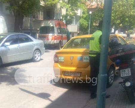 Таксиметров шофьор блъсна жена в центъра на Пловдив, опита се да прикрие инцидента СНИМКИ