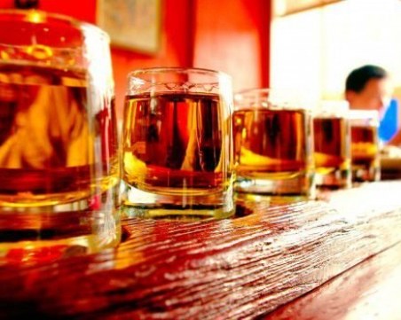 В Шотландия вече има минимална цена на алкохола заради смъртни случаи