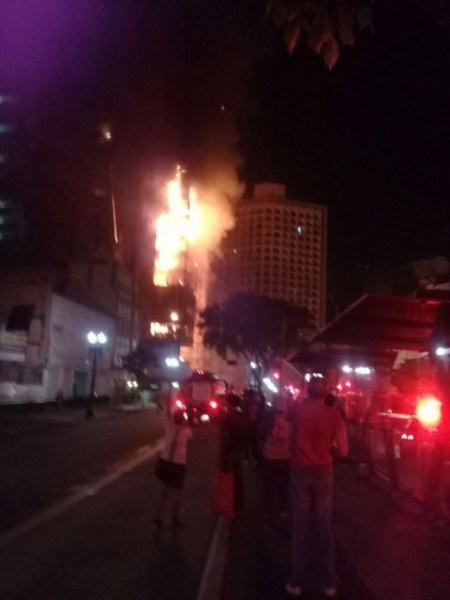 Огнен ад в Сао Пауло! Многоетажна сграда рухна, хора са заклещени в капан ВИДЕО