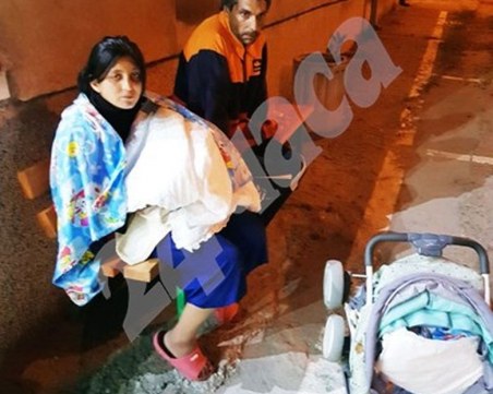 Двама полицаи платиха хотела на изгонено семейство с бебе