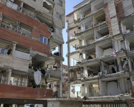 Силен трус разтресе Иран, десетки души са ранени