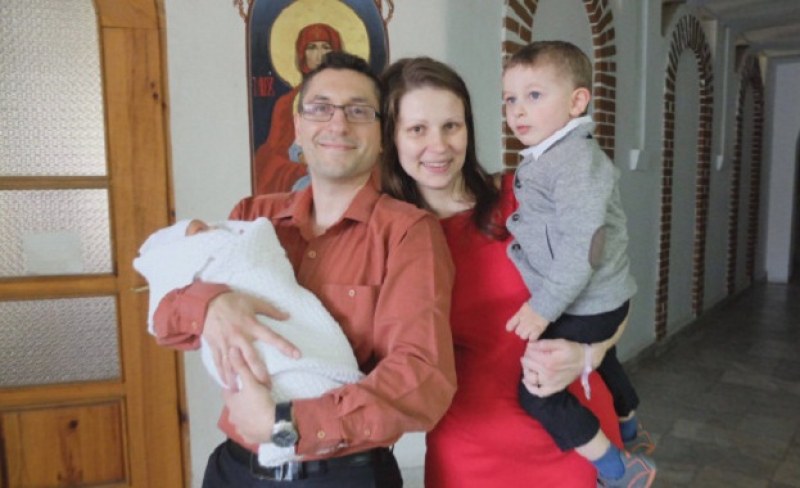 Армията е в готовност да прибере тежкоболната Теодора в дома й