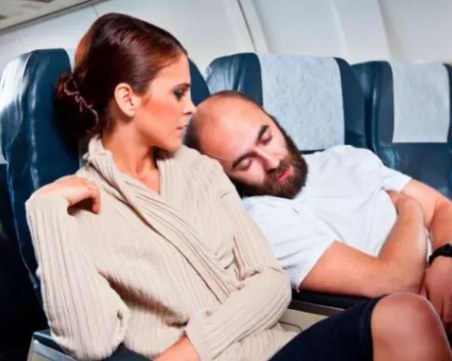 Защо не трябва да спите при излитане и кацане на самолета?