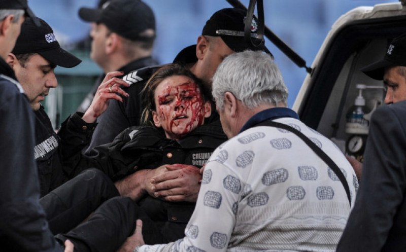 Хулиганът, хвърлил бомбичката, ранила полицайка, остава окончателно в ареста
