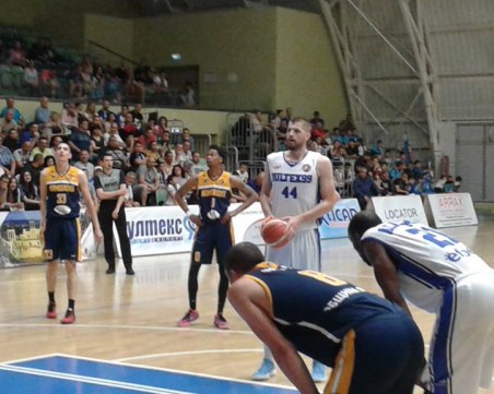 Академик Бултекс 99 кани спортните клубове на шоуто с Балкан