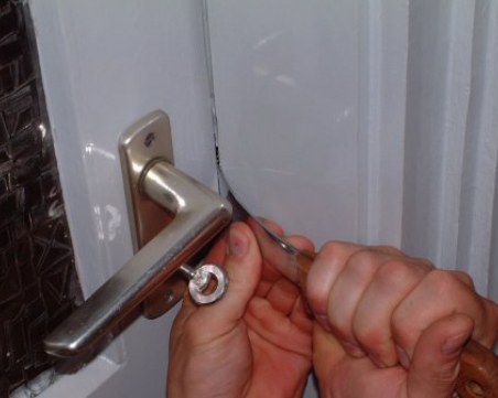 Арестуваха 19-годишен, влязъл с взлом в гимназия в Пловдив