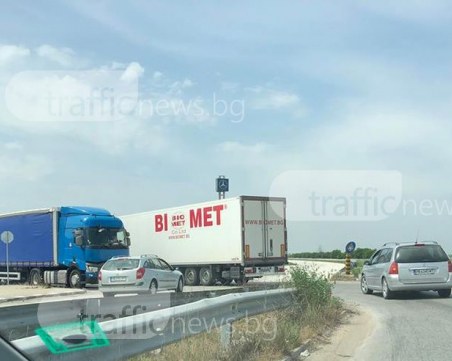 Камикадзе: Шофьор се заби в насрещното край Пловдив, за да спести 200 метра СНИМКИ