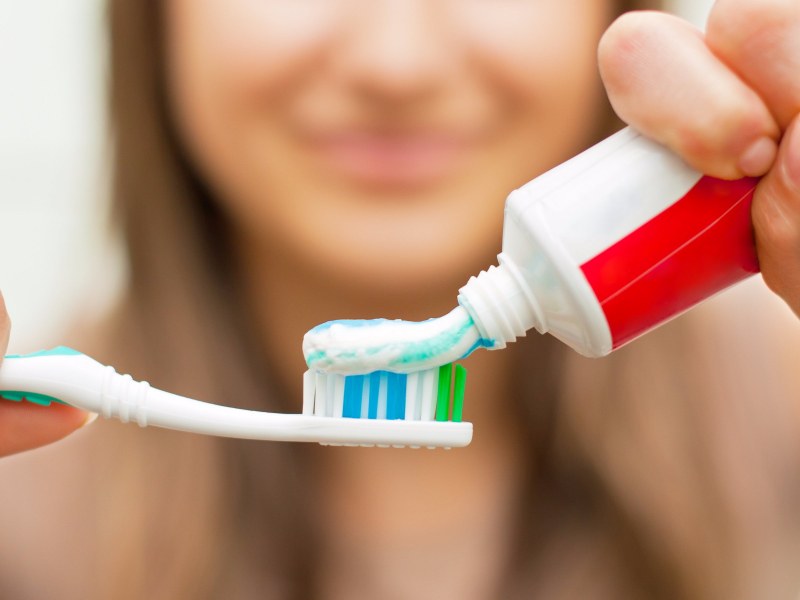 Десет приложения на пастата за зъби, за които не подозирате
