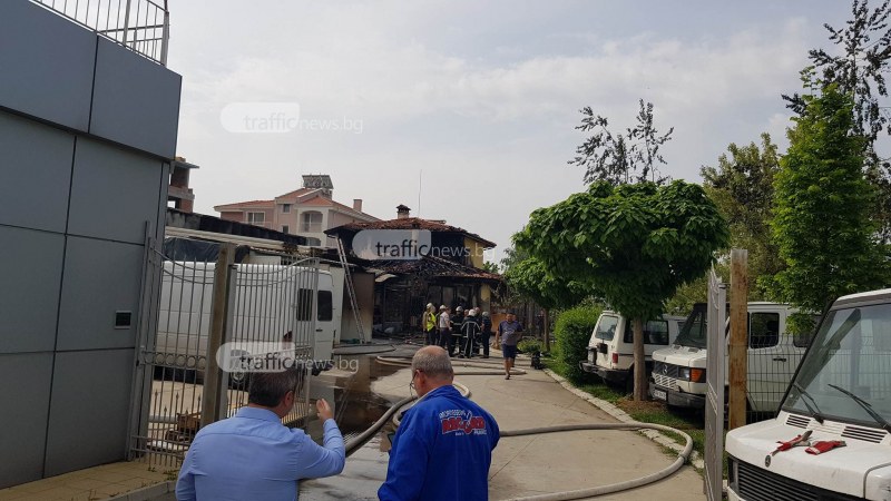 Шест души са евакуирани заради големия пожар в Пловдив, сред тях и две деца ВИДЕО и СНИМКИ