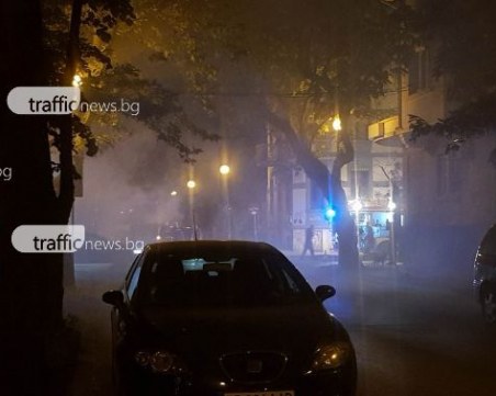 Кола се запали в движение до Сточна гара СНИМКИ