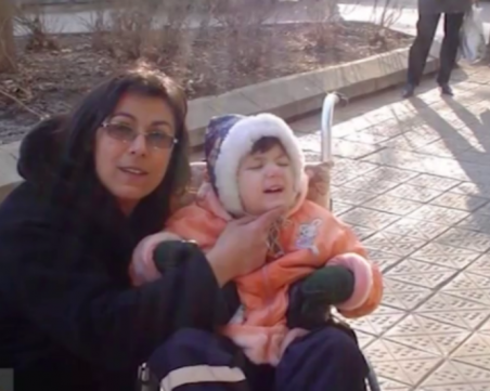 Майката, която разплака премиера Борисов, с първи коментар след заминаването си в Холандия ВИДЕО