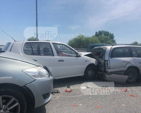 Меле на моста на Адата в Пловдив! Пътят е блокиран СНИМКИ