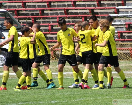 Осем канарчета в проектонационала при набор 2004