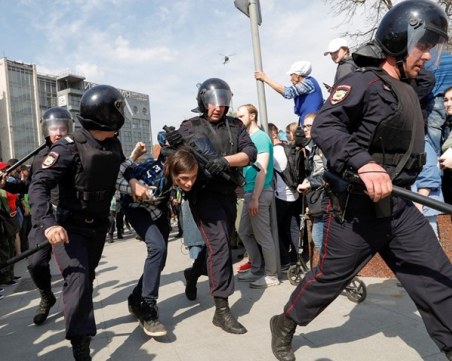 Протест срещу Путин, над 1000 са арестувани