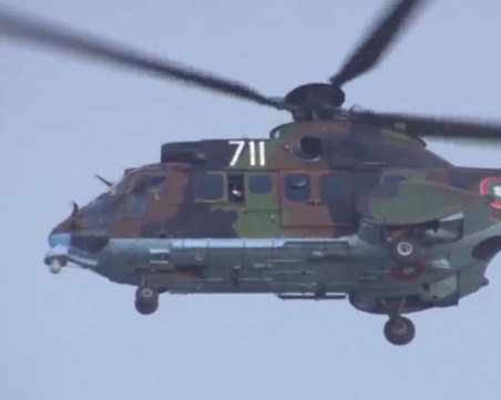 Стоичков, Бербатов и Димитър Пенев кацнаха с хеликоптер на “Васил Левски“ ВИДЕО