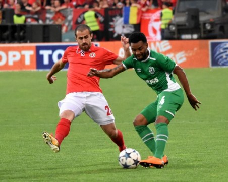 ЦСКА и Лудогорец стигнаха само до две греди