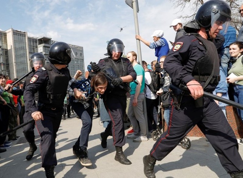 Протест срещу Путин, над 1000 са арестувани
