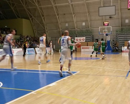 Академик Бултекс 99 изпусна Балкан след здрава съдийска брадва