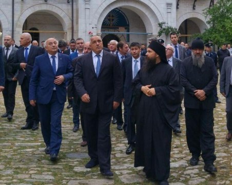 Бойко Борисов честити Гергьовден от Атон