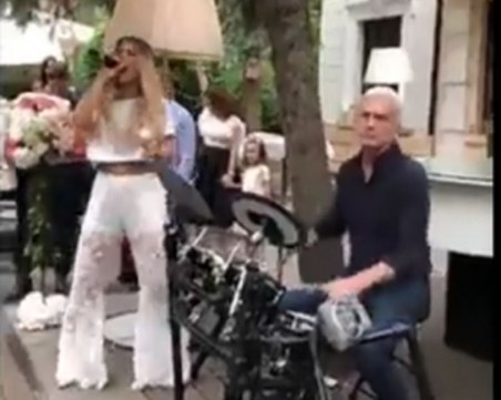 Клип с Волен Сидеров и Гери Никол взриви Фейсбук ВИДЕО