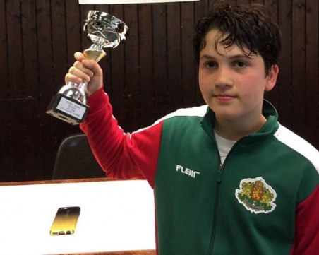 Пловдивски талант във фехтовката със злато от силен турнир в Белгия СНИМКИ